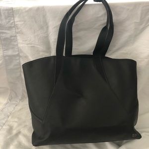Lululemon tote